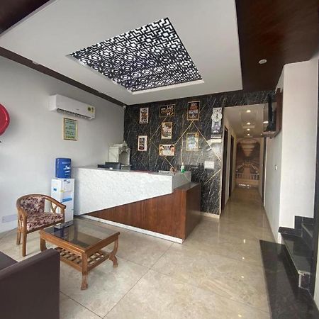 Hotel Hollywood Zirakpur 外观 照片