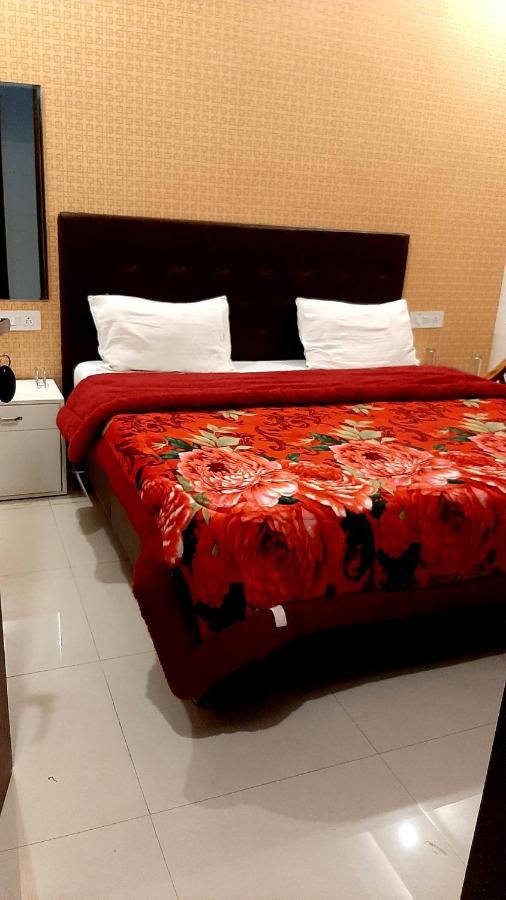 Hotel Hollywood Zirakpur 外观 照片