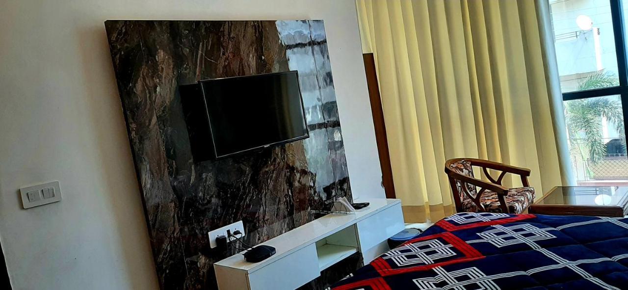 Hotel Hollywood Zirakpur 外观 照片