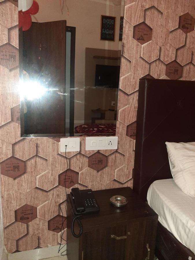 Hotel Hollywood Zirakpur 外观 照片