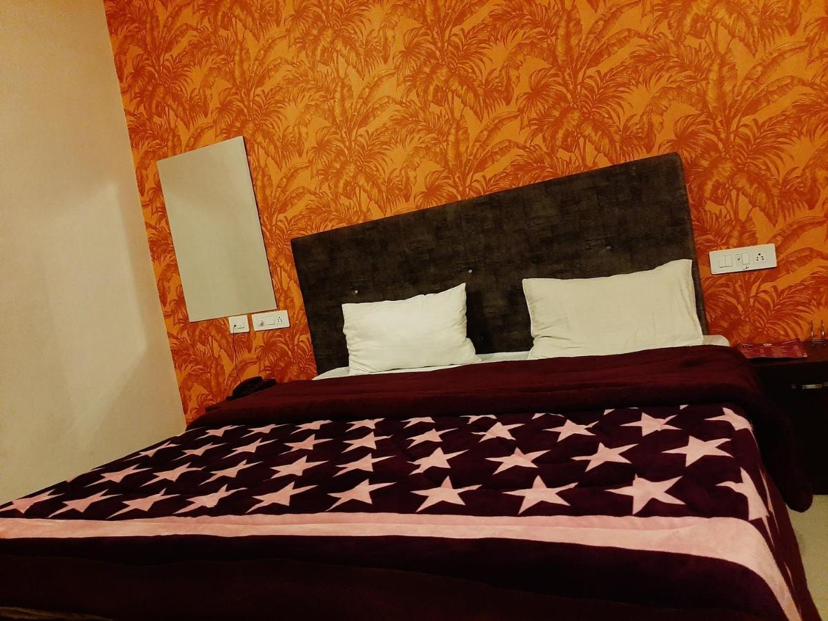 Hotel Hollywood Zirakpur 外观 照片