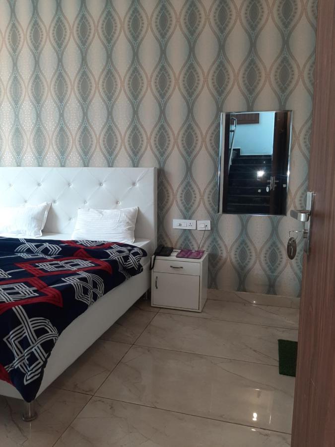 Hotel Hollywood Zirakpur 外观 照片