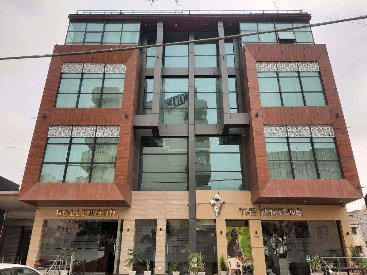 Hotel Hollywood Zirakpur 外观 照片