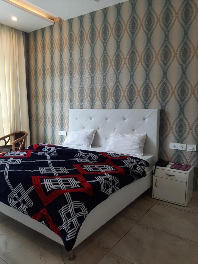 Hotel Hollywood Zirakpur 外观 照片
