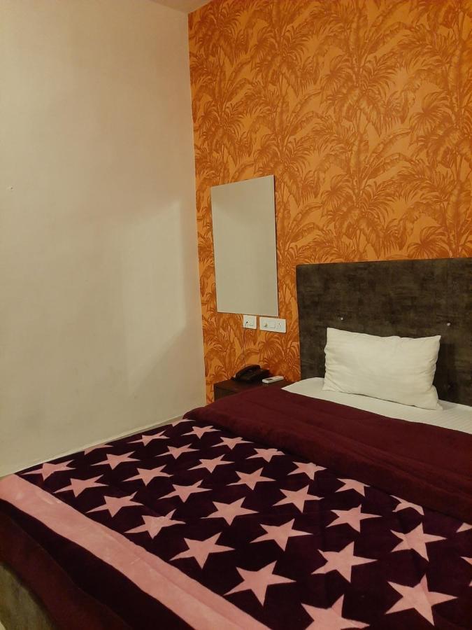 Hotel Hollywood Zirakpur 外观 照片