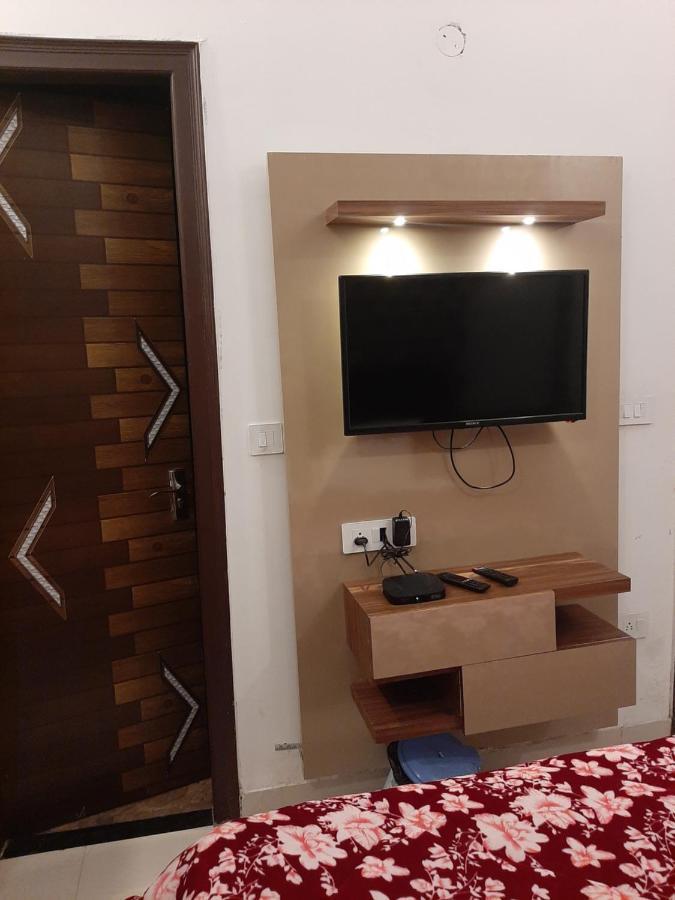 Hotel Hollywood Zirakpur 外观 照片
