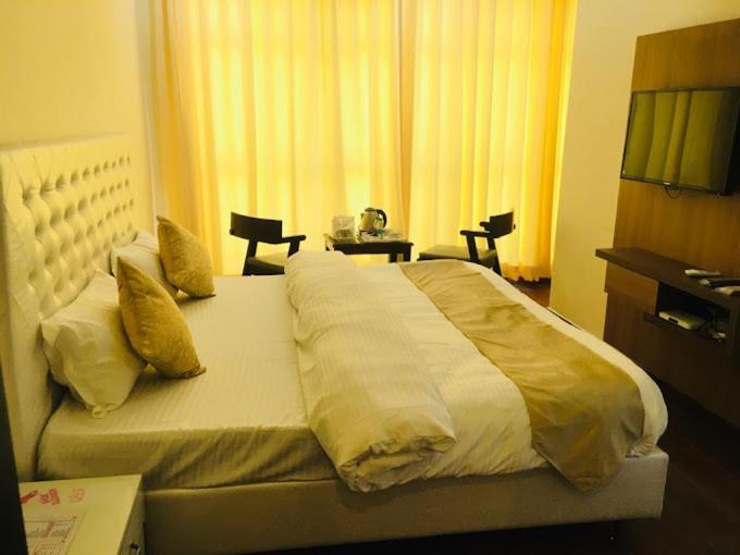 Hotel Hollywood Zirakpur 外观 照片