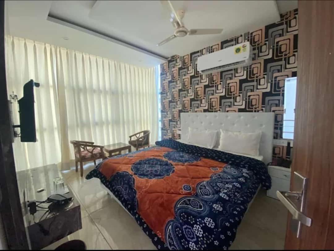 Hotel Hollywood Zirakpur 外观 照片