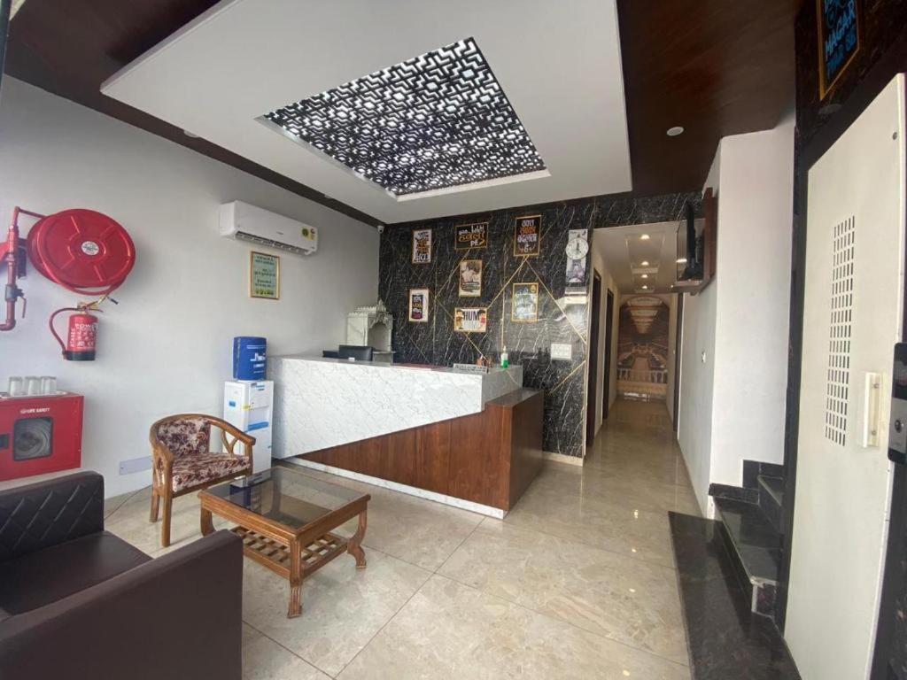 Hotel Hollywood Zirakpur 外观 照片